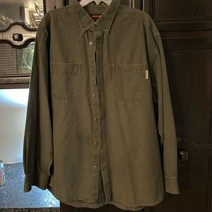 Men’s long sleeved heavy button down khaki green shirt